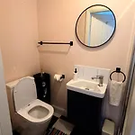 بيت للعطل Cosy Hideaway Within Walking Distance To Center