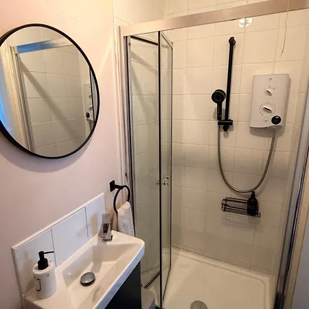 펜션 Cosy Hideaway Within Walking Distance To Center 코크