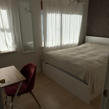 Hébergement de vacances Cosy Hideaway Within Walking Distance To Center